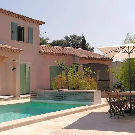 Belle Proche Uzes فيلة *