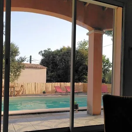 Belle Proche Uzes فيلة