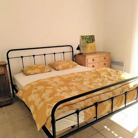 Belle Proche Uzes فيلة